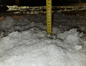 Zateplení stropu zděného rodinného domu pomocí foukané izolace